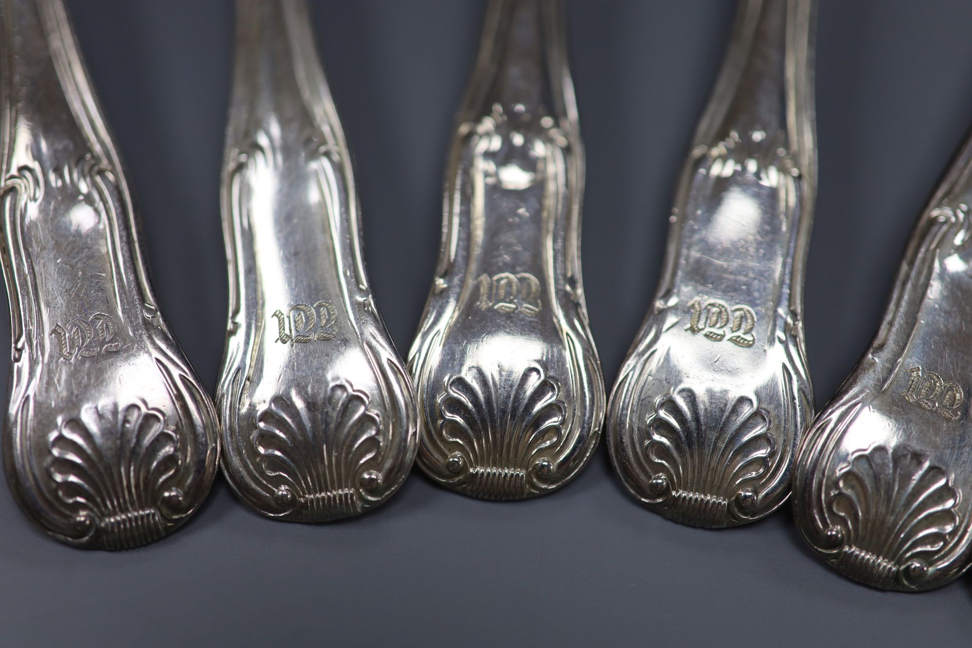 A set of six George III silver hourglass pattern teaspoons, London, 1816, 6.25oz